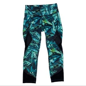 ATHLETA Napali Sonar Tropical Capri/Crop Leggings